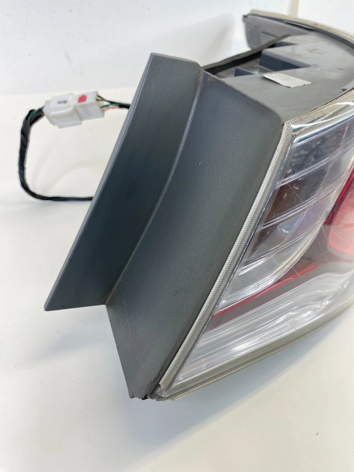 2011-2015 HYUNDAI SONATA RIGHT SIDE TAILLIGHT TAIL LIGHT LAMP OUTER QUARTER OEM