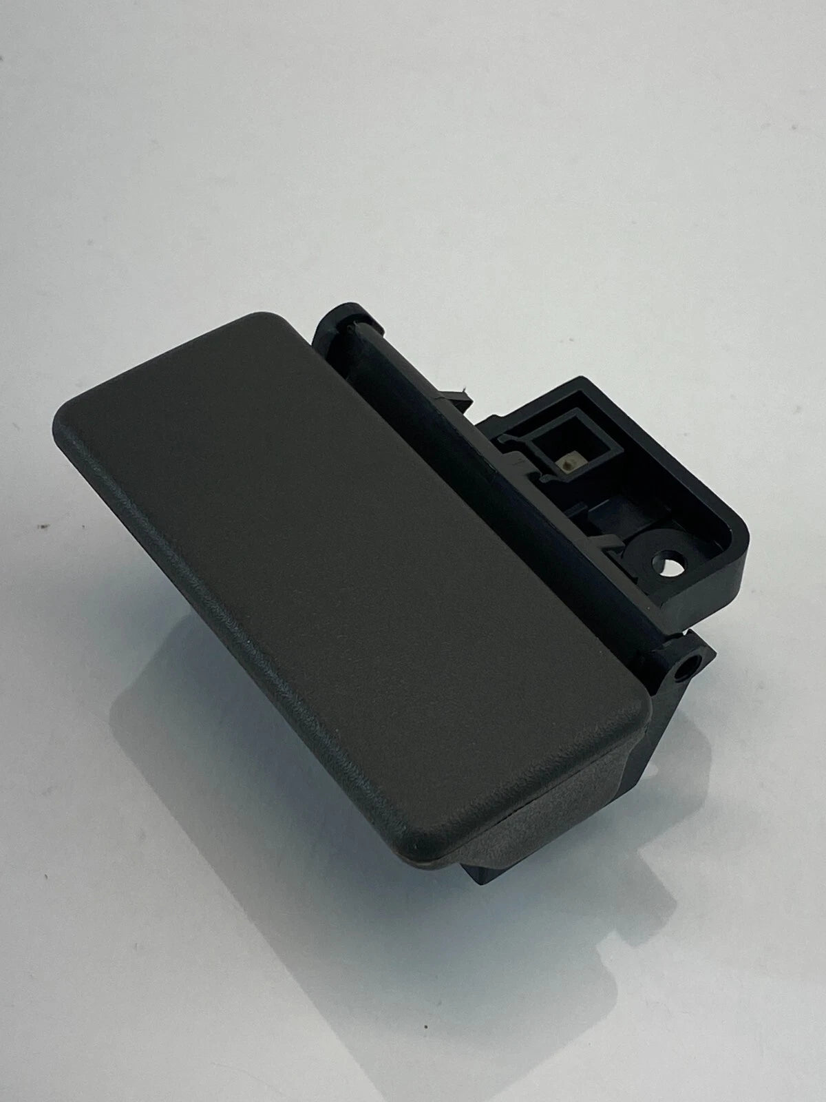 2008 2009 2010 2011 FORD FOCUS SEDAN GLOVE BOX COMPARTMENT LATCH LOCK HANDLE OEM