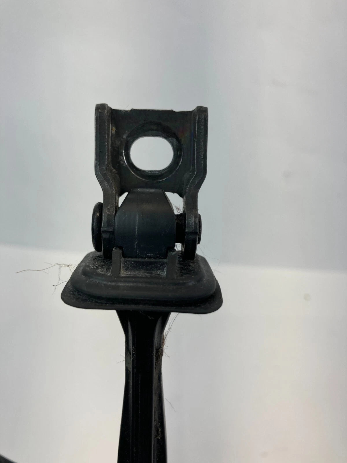 2009-2017 VOLKSWAGEN TIGUAN REAR RIGHT SIDE STOPPER DETENT ARM HINGE CHECKER OEM