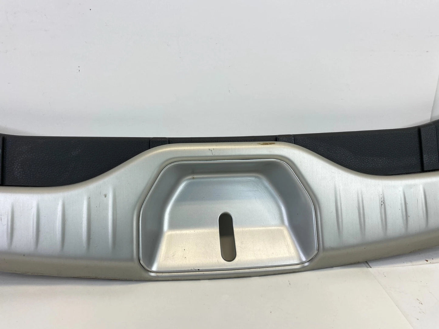 2004-2008 INFINITI FX35 TRUNK LIFTGATE LUGGAGE LOWER SCUFF PLATE 84992CG700 OEM