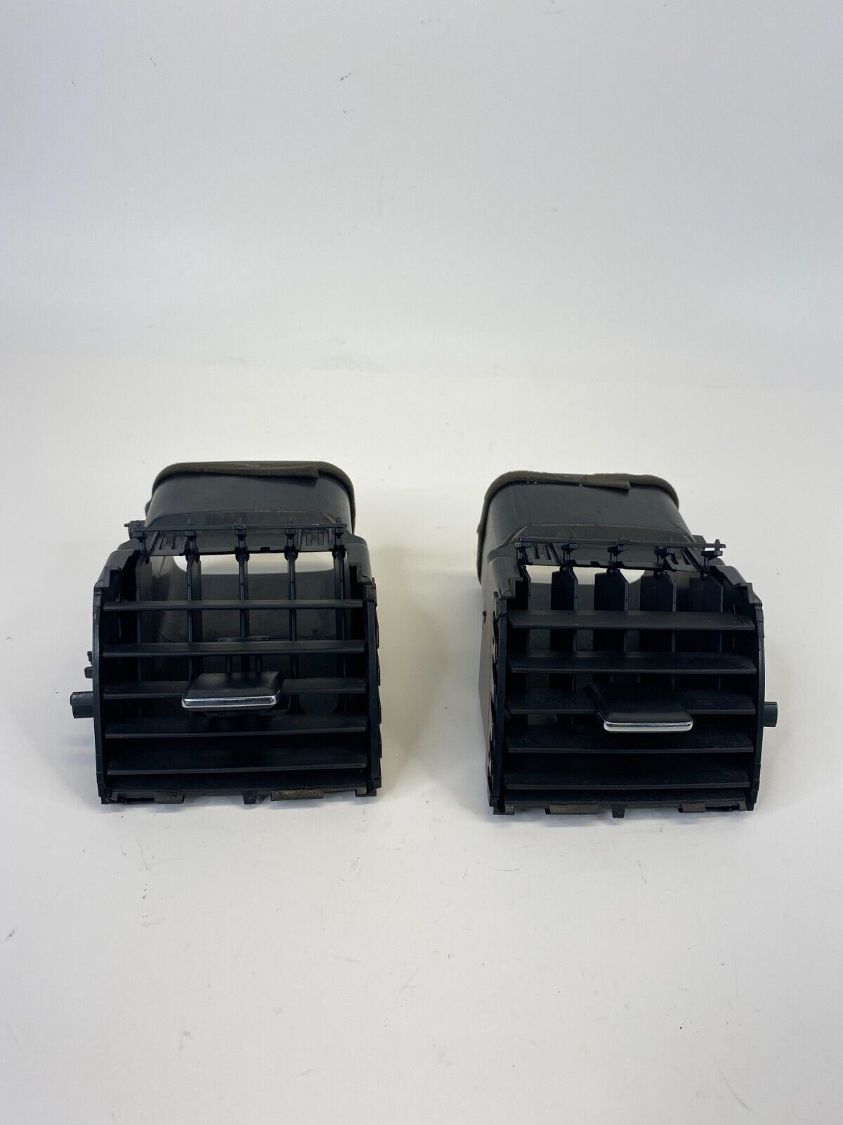 09-11 Toyota Corolla Center Dash A/C Air Vent Grill Grille Set Pair 55688-02040