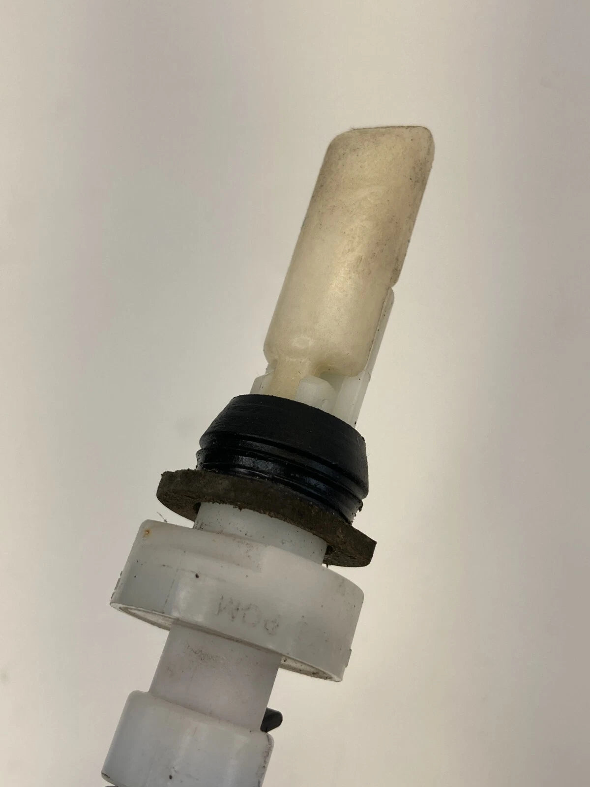 2006 2007 2008 PONTIAC GRAND PRIX WINDSHIELD WASHER FLUID LEVEL SENSOR OEM