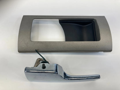 03-06 LINCOLN NAVIGATOR REAR LEFT SIDE INNER DOOR HANDLE W/ BEZEL 2L7X7827579AFW