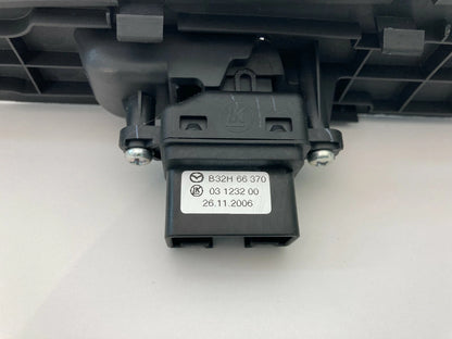 2004-2009 MAZDA 3 REAR LEFT SIDE DOOR POWER WINDOW CONTROL SWITCH B32H-66-370