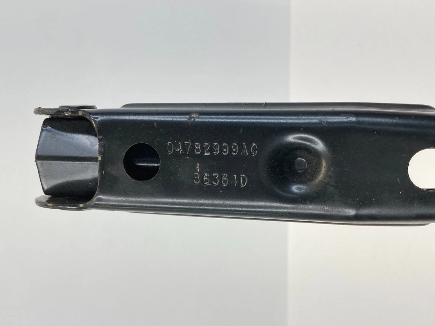 05-10 CHRYSLER 300 06-10 CHARGER EMERGENCY SPARE TIRE JACK W/ LUG 52110391AB OEM