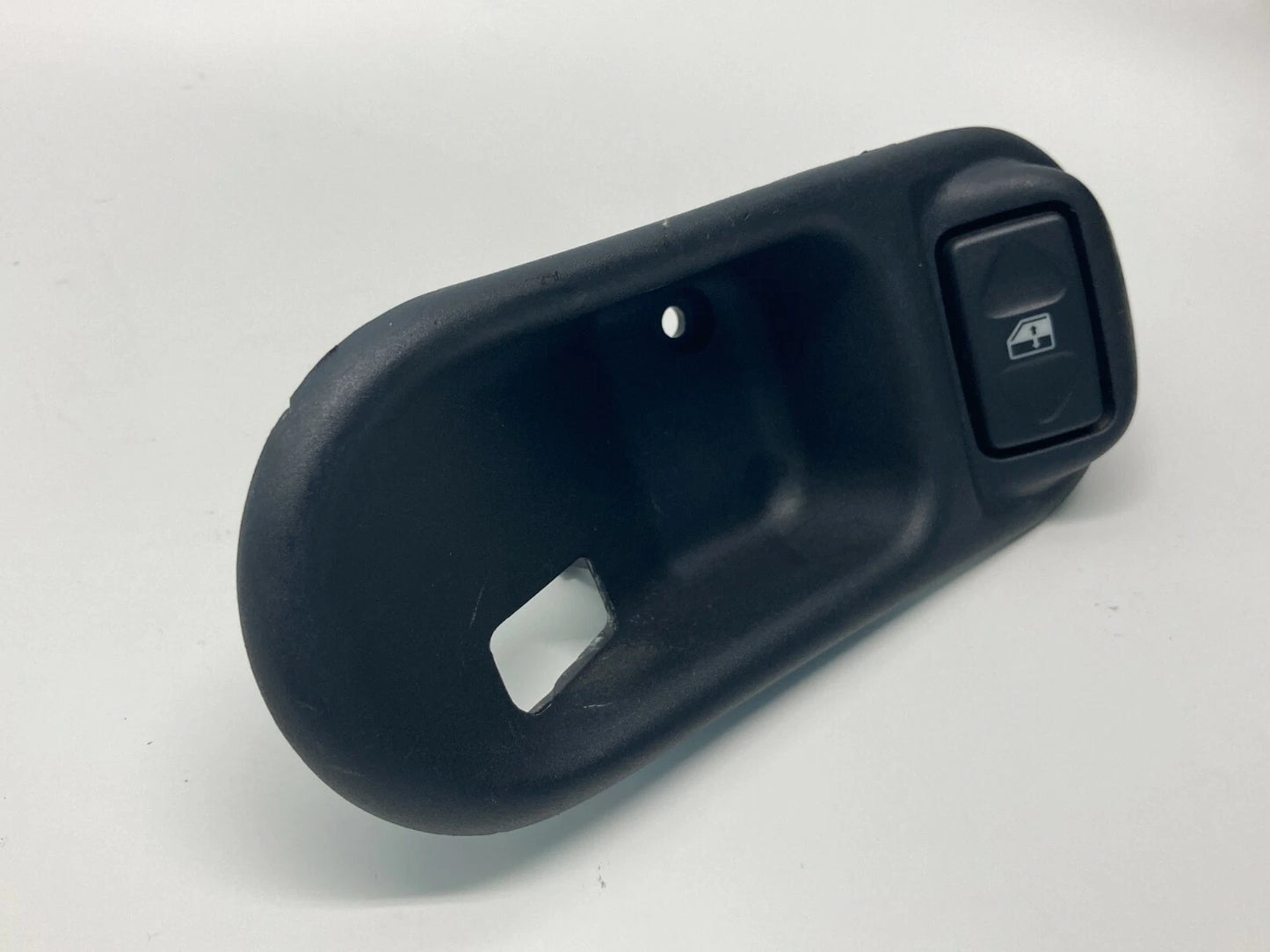 99-02 LAND ROVER DISCOVERY FRONT LEFT DOOR HANDLE BEZEL W/ WINDOW SWITCH AWR6051