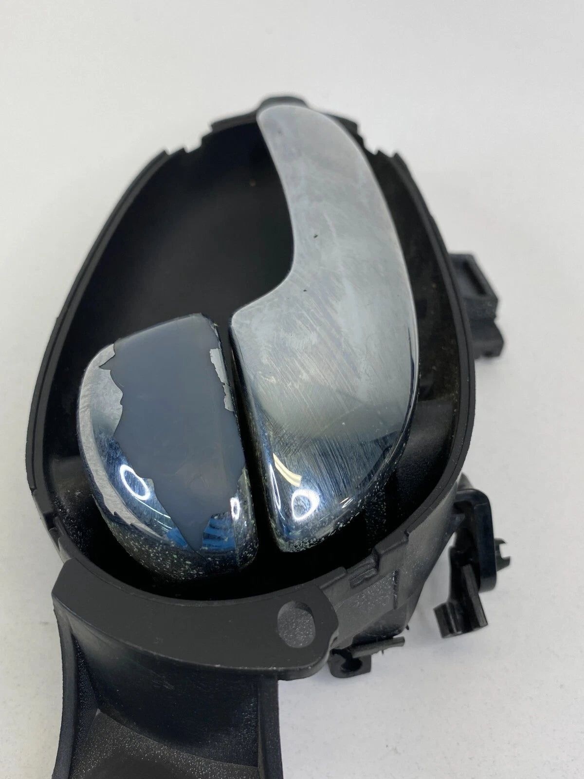02-09 GMC ENVOY REAR LEFT BACK DRIVER SIDE INNER INTERIOR DOOR HANDLE 107502LH