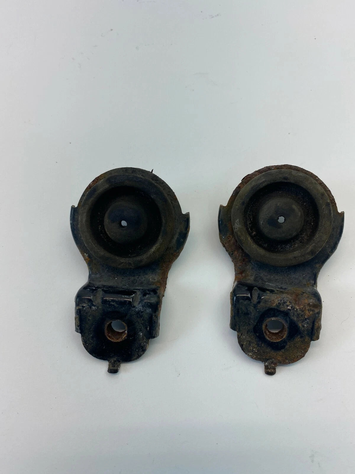 2004-2006 KIA AMANTI FRONT RADIATOR UPPER MOUNT SUPPORT BRACKET PAIR SET OEM
