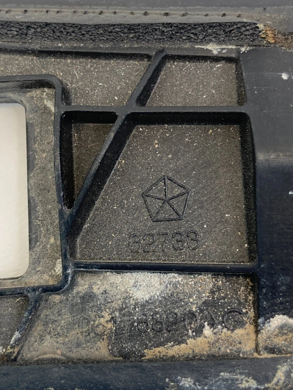 2011 DODGE JOURNEY REAR LIFTGATE HANDLE MOLDING TRIM LICENSE LAMP 05178320AC OEM