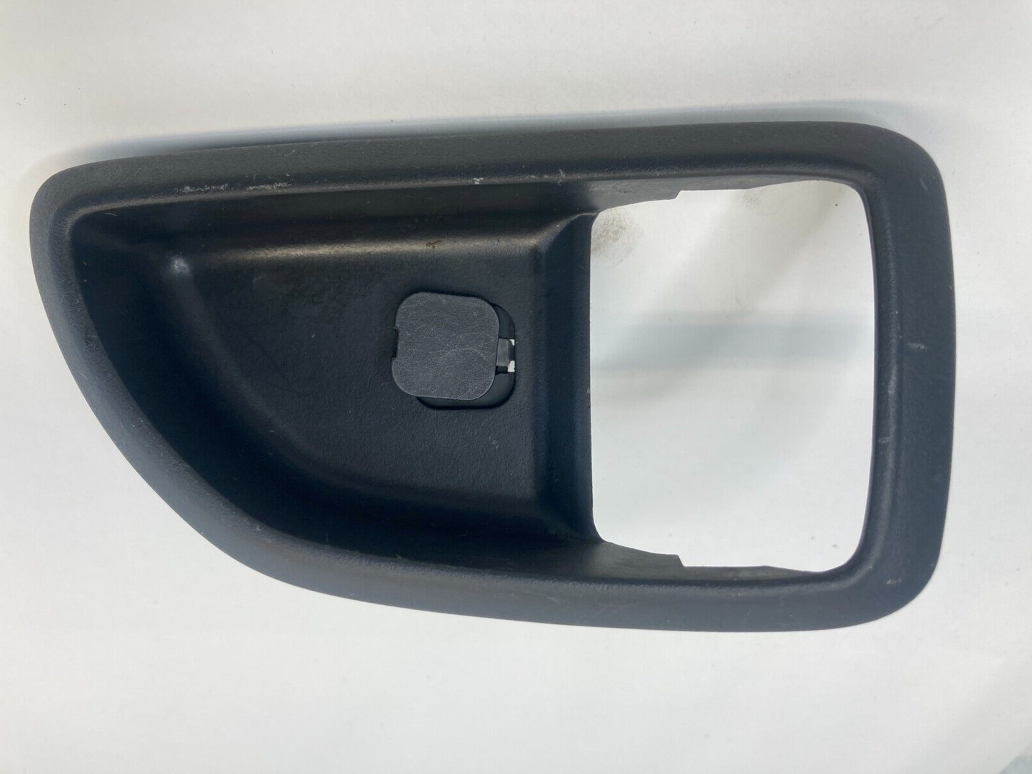 10-13 Kia Soul Front Right Side Inner Door Handle Cover Bezel Trim 82611-2K100