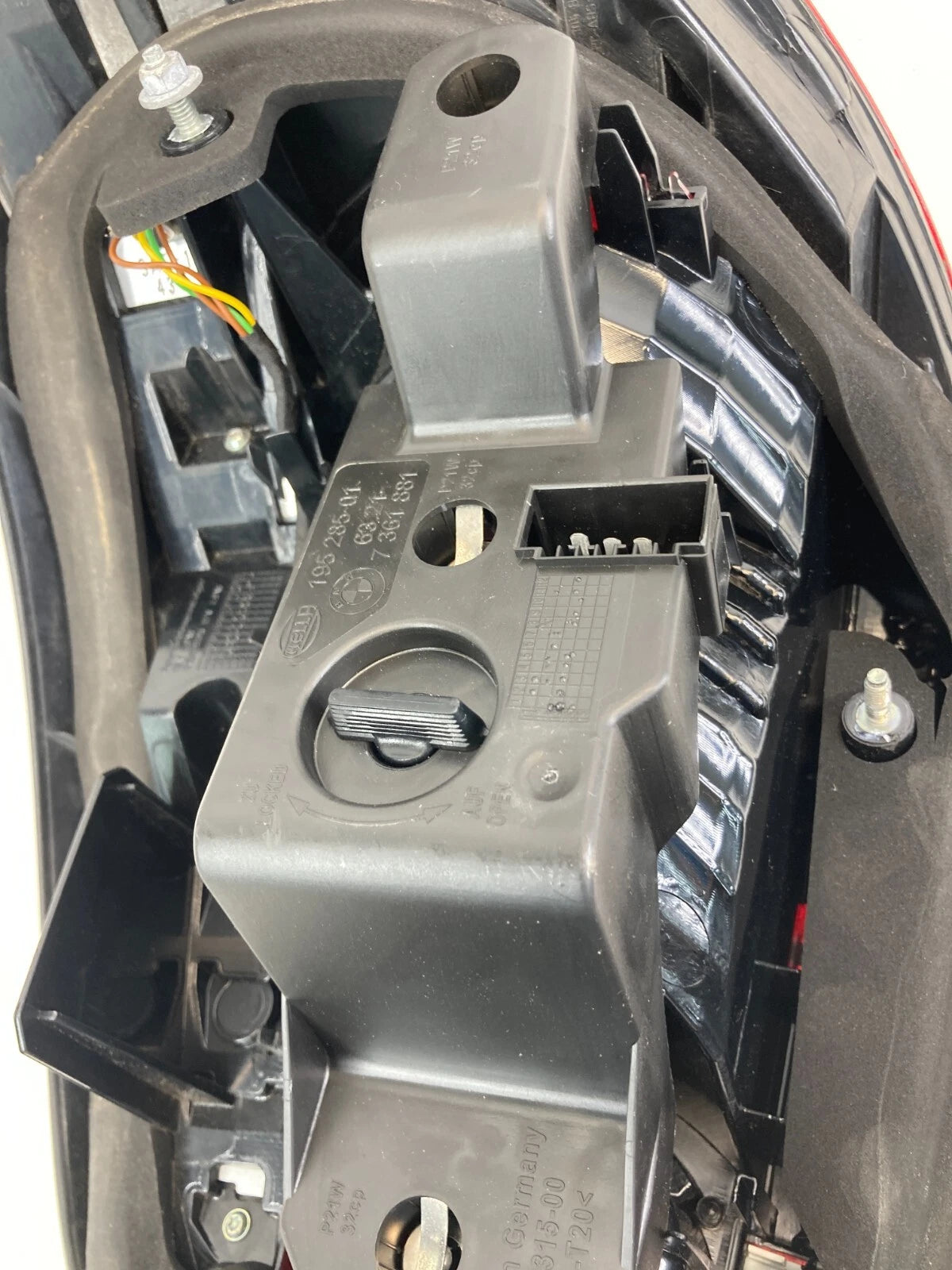 09 10 BMW 535I XDRIVE SEDAN LEFT DRIVER SIDE TAILLIGHT TAIL LAMP 19528501 OEM