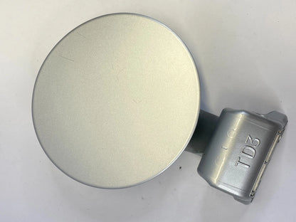 2010-2013 KIA FORTE REAR FUEL DOOR GAS TANK FILLER LID COVER 69510-1M000 OEM