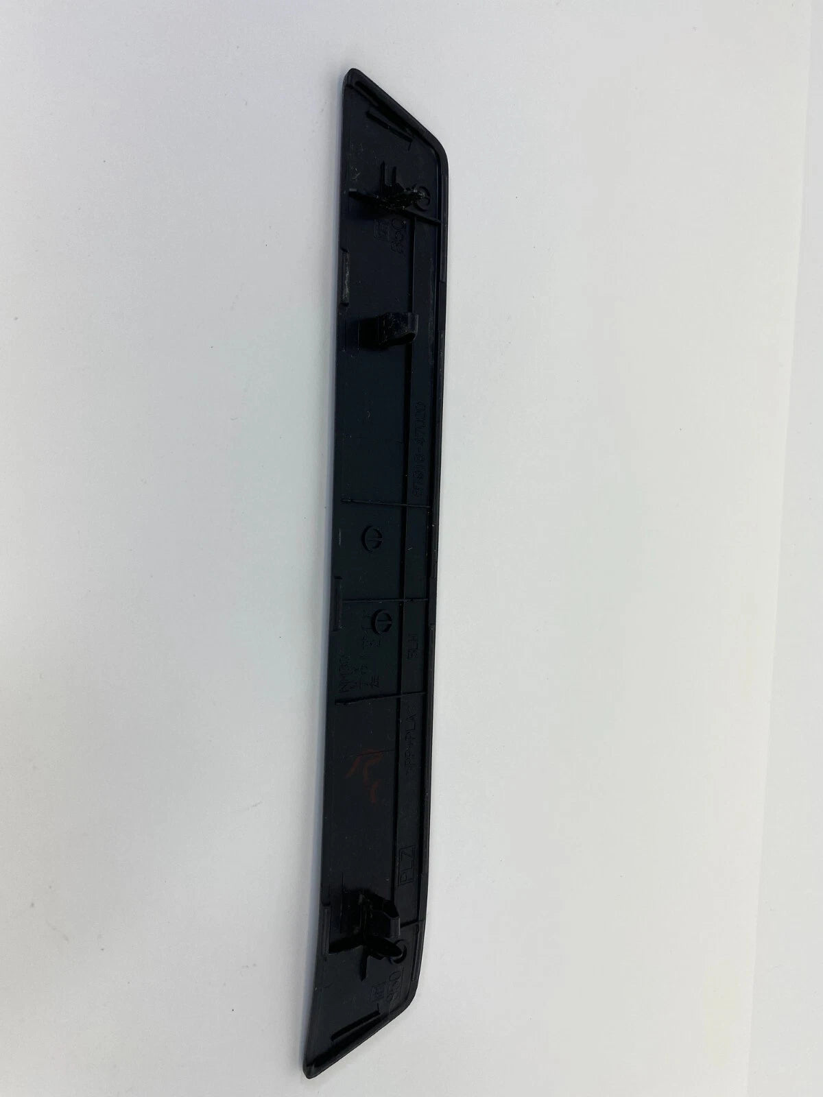 10-15 TOYOTA PRIUS REAR LEFT SIDE DOOR SCUFF PLATE STEP TRIM PANEL 67916-47020