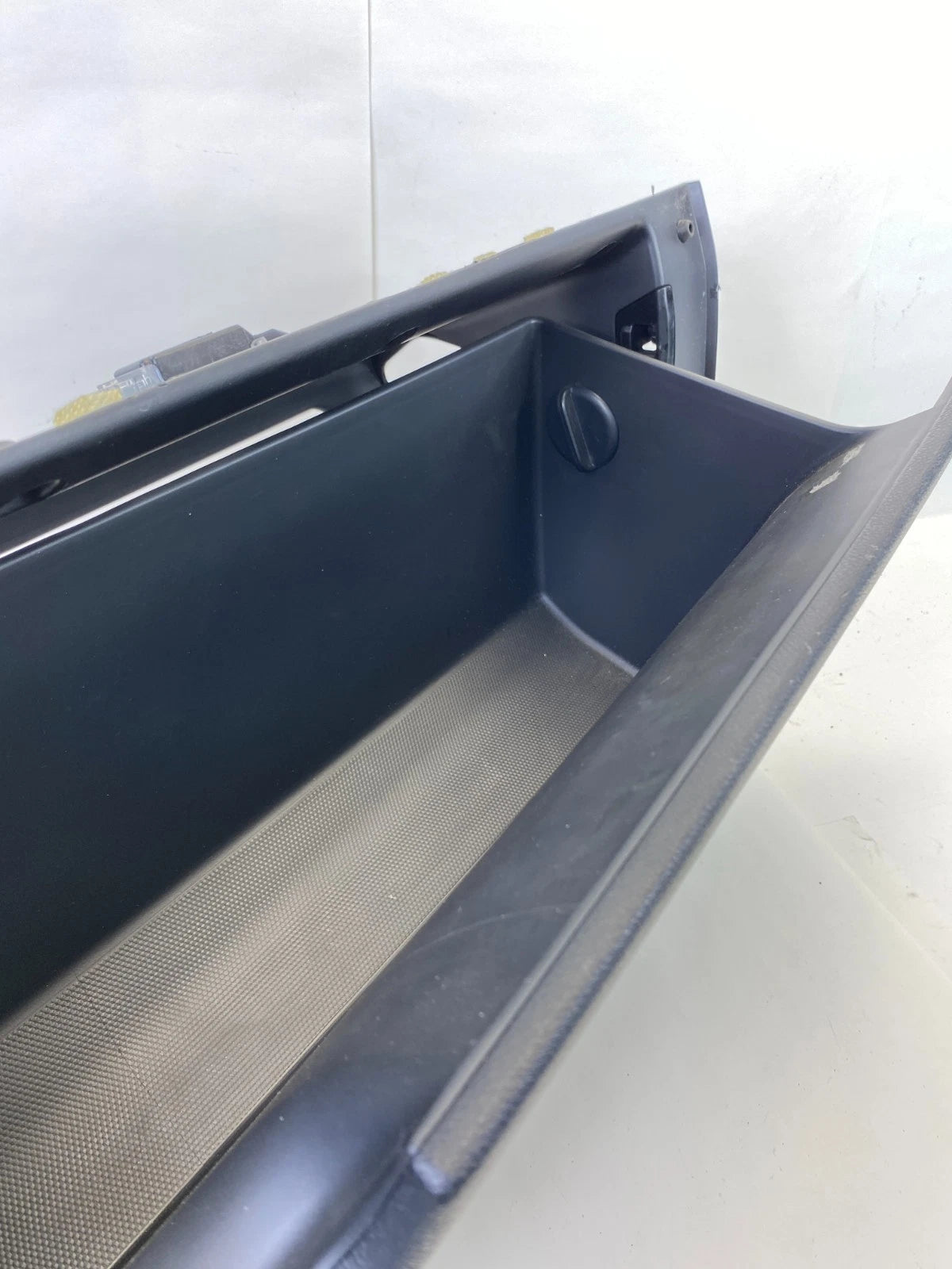 2016-2020 KIA SORENTO GLOVE BOX STORAGE COMPARTMENT W /FRAME 84540-C6000