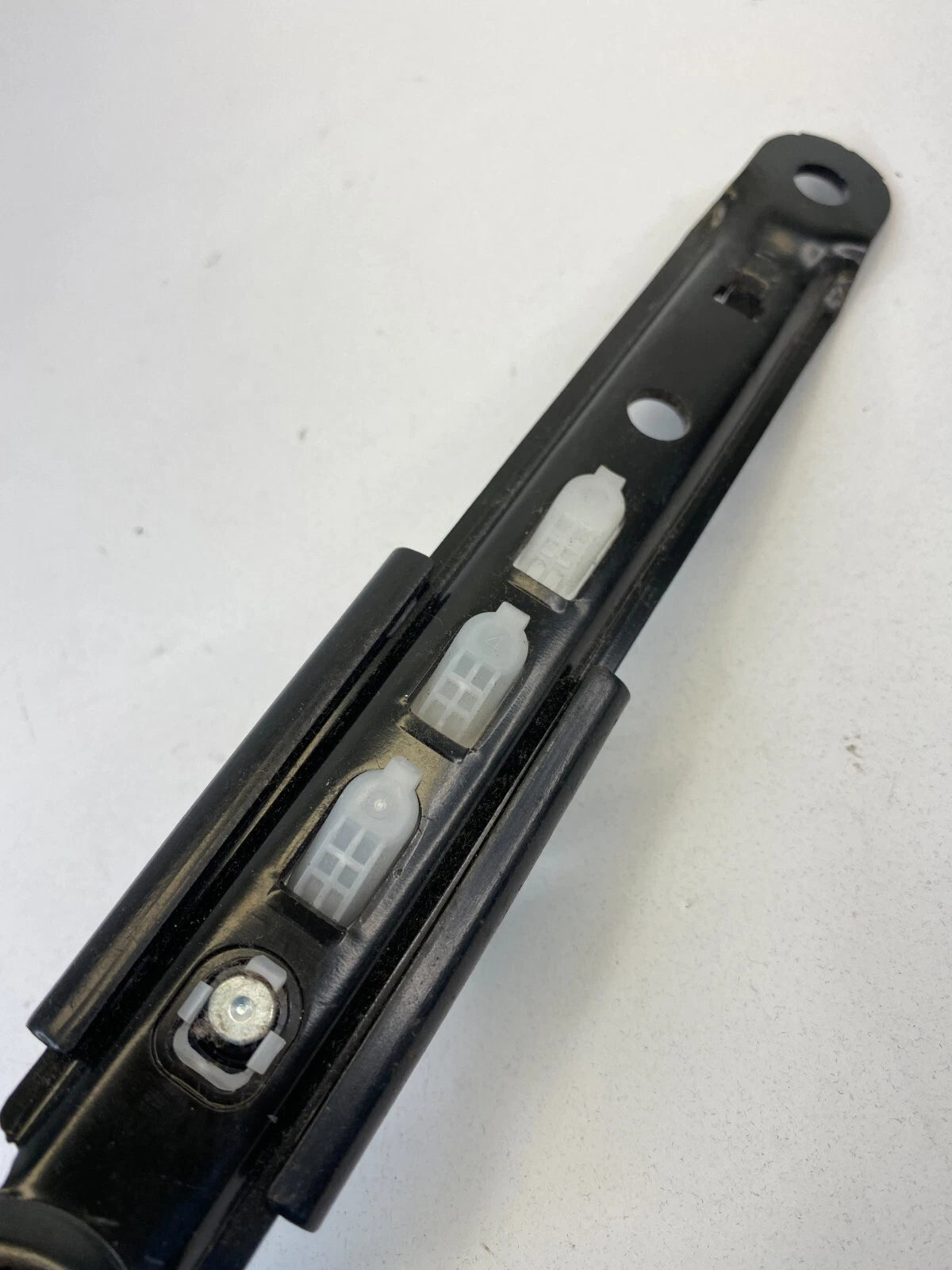 2009-2013 TOYOTA MATRIX FRONT LEFT DRIVER SIDE SEAT BELT HEIGHT ADJUSTER OEM