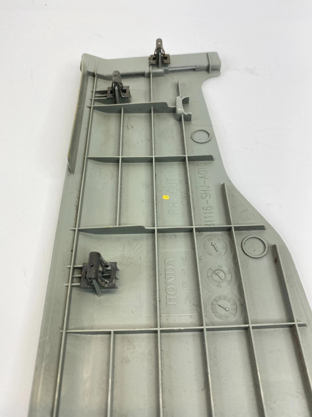 05-10 HONDA ODYSSEY FRONT RIGHT SEAT RISER OUTER COVER CAP TRIM 81116-SHJ-A010