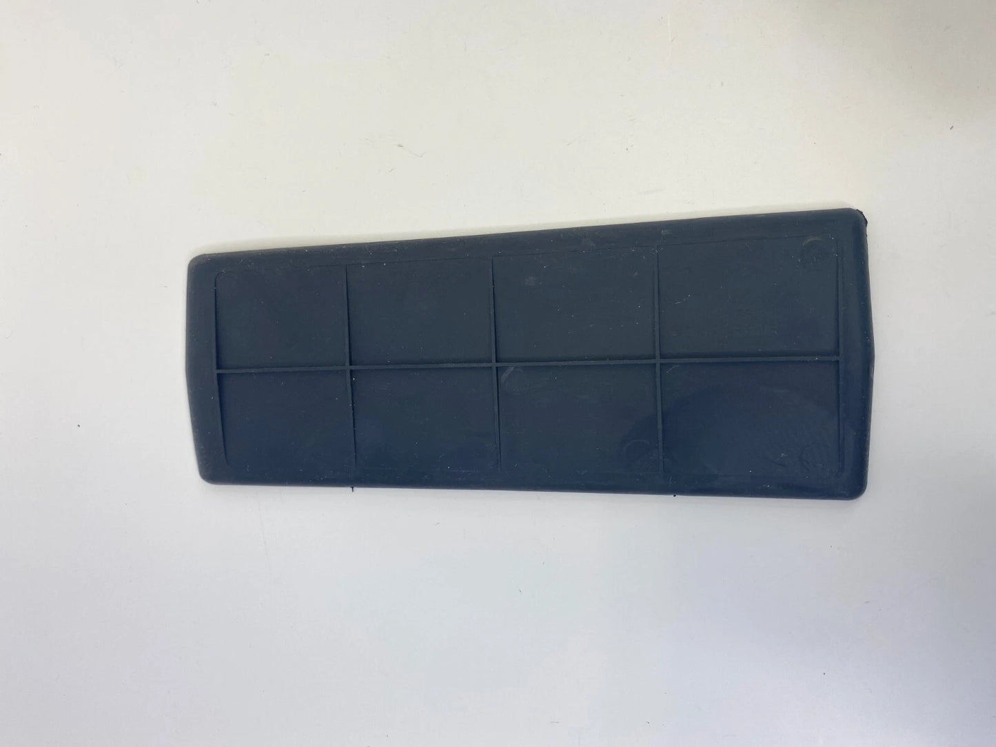 2007 2008 2009 SUZUKI XL-7 CENTER CONSOLE LINER RUBBER MAT INSERT AKM92752 OEM