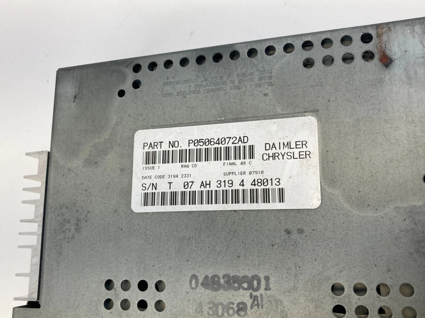 2005-2007 JEEP GRAND CHEROKEE STEREO RADIO AM/FM CD PLAYER UNIT 05064072AD