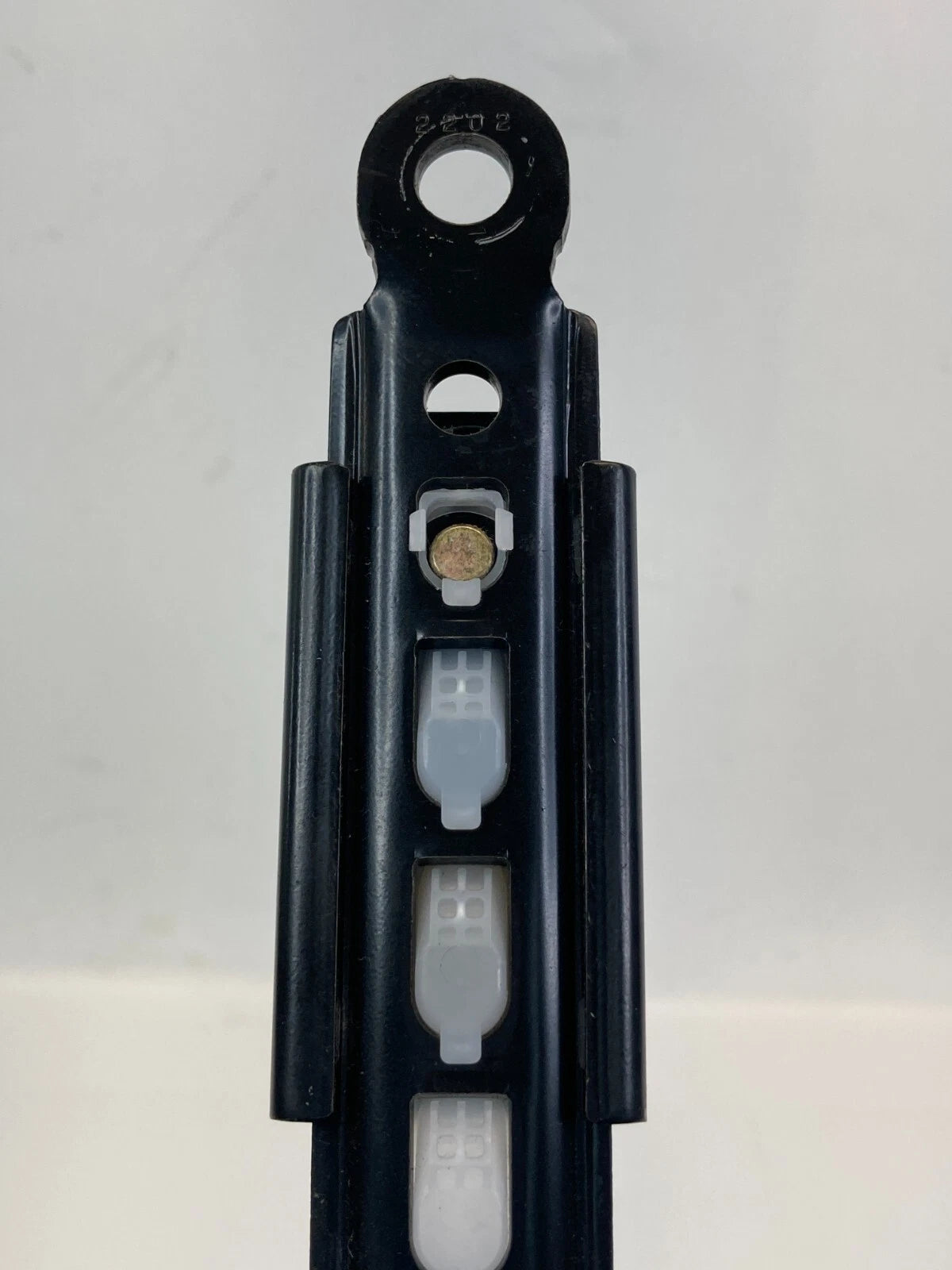 2002 2003 LEXUS ES300 LEFT DRIVER SIDE SEAT BELT HEIGHT ADJUSTER D526001 OEM