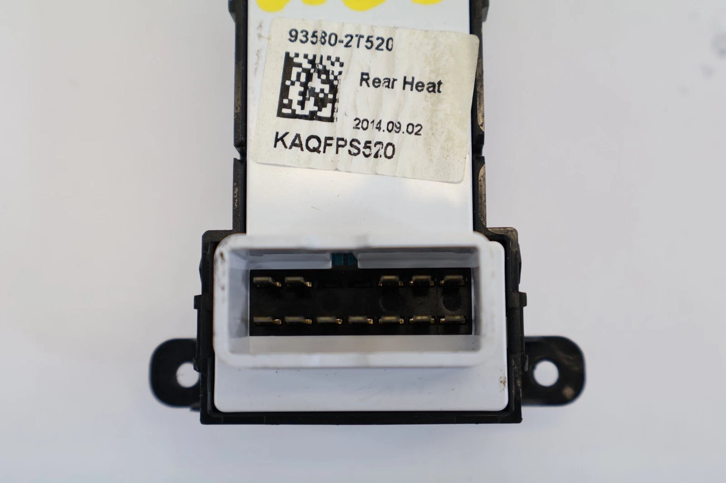 14 15 16 KIA OPTIMA REAR BACK RH DOOR WINDOW & HEATED SEAT SWITCH OEM 935802T520