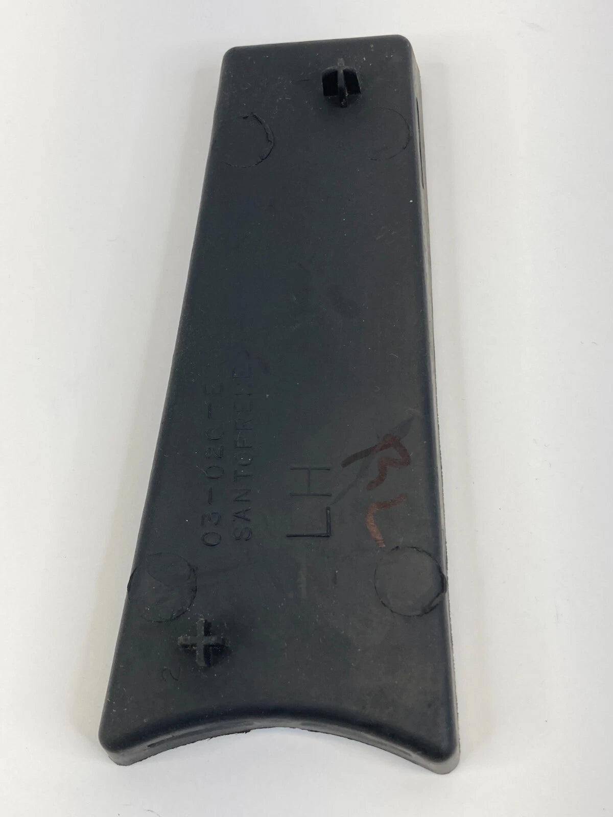 2004-2006 CADILLAC SRX REAR LEFT CUP HOLDER CUPHOLDER RUBBER MAT 03-020-E OEM