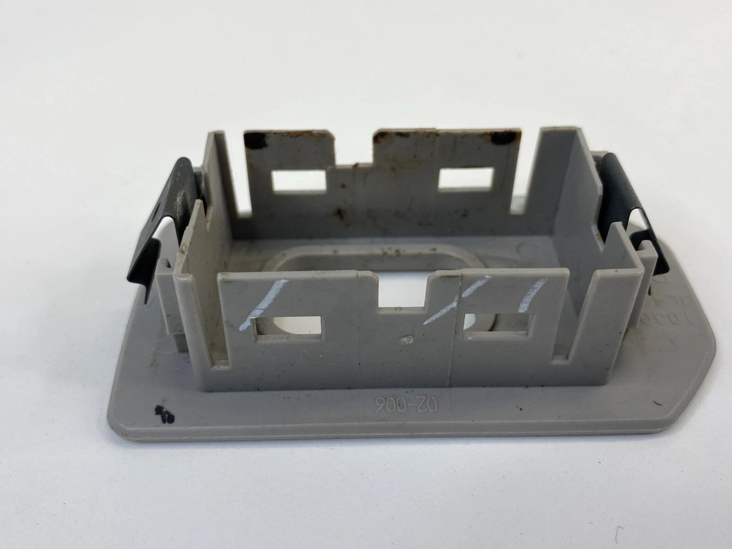 2004-2006 CADILLAC SRX REAR RIGHT SIDE WINDOW SWITCH COVER TRIM BEZEL 10301JL467