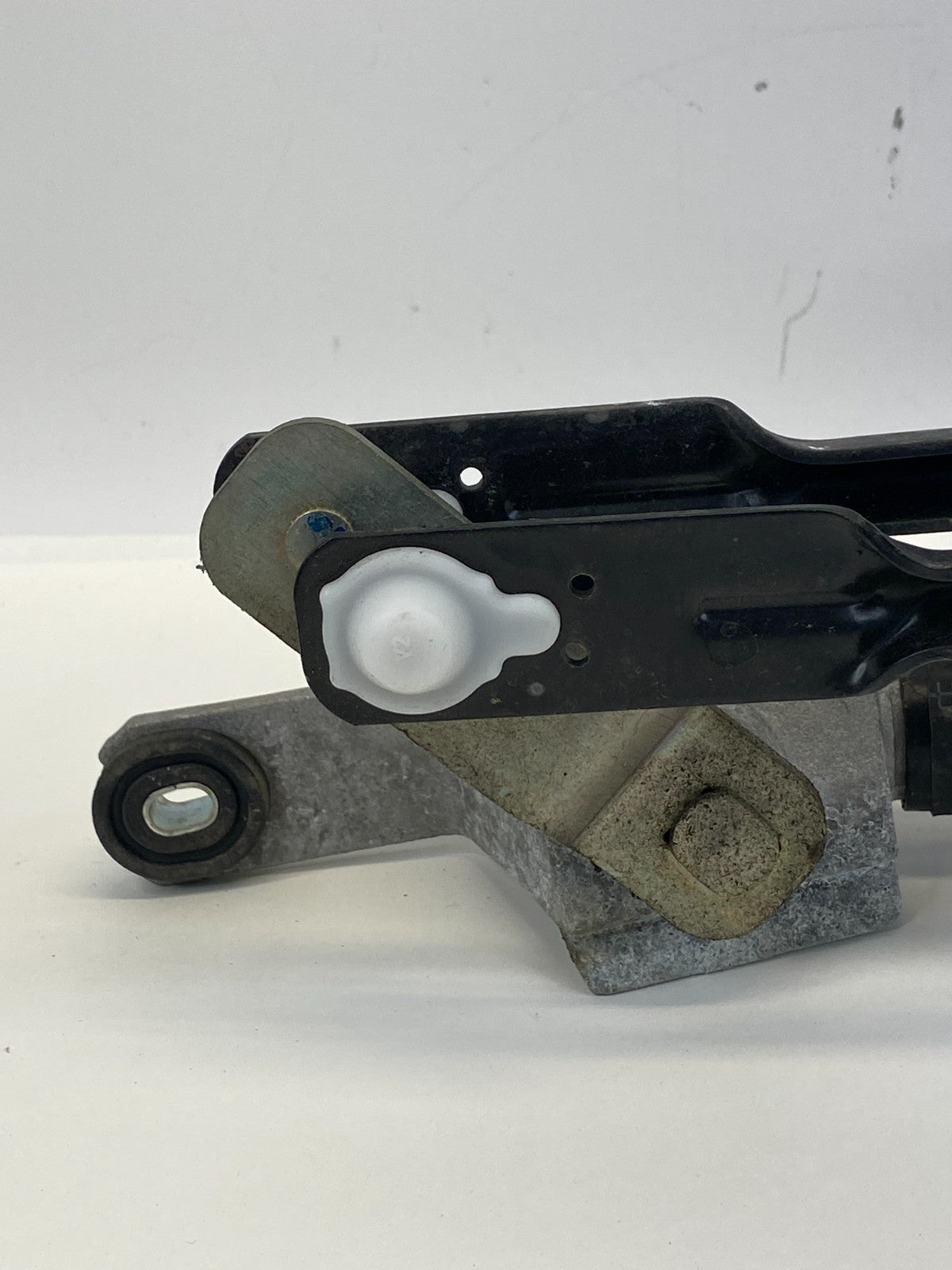 10-17 GMC Terrain Chevy Equinox Front Windshield Wiper Motor w/ Linkage 25942547