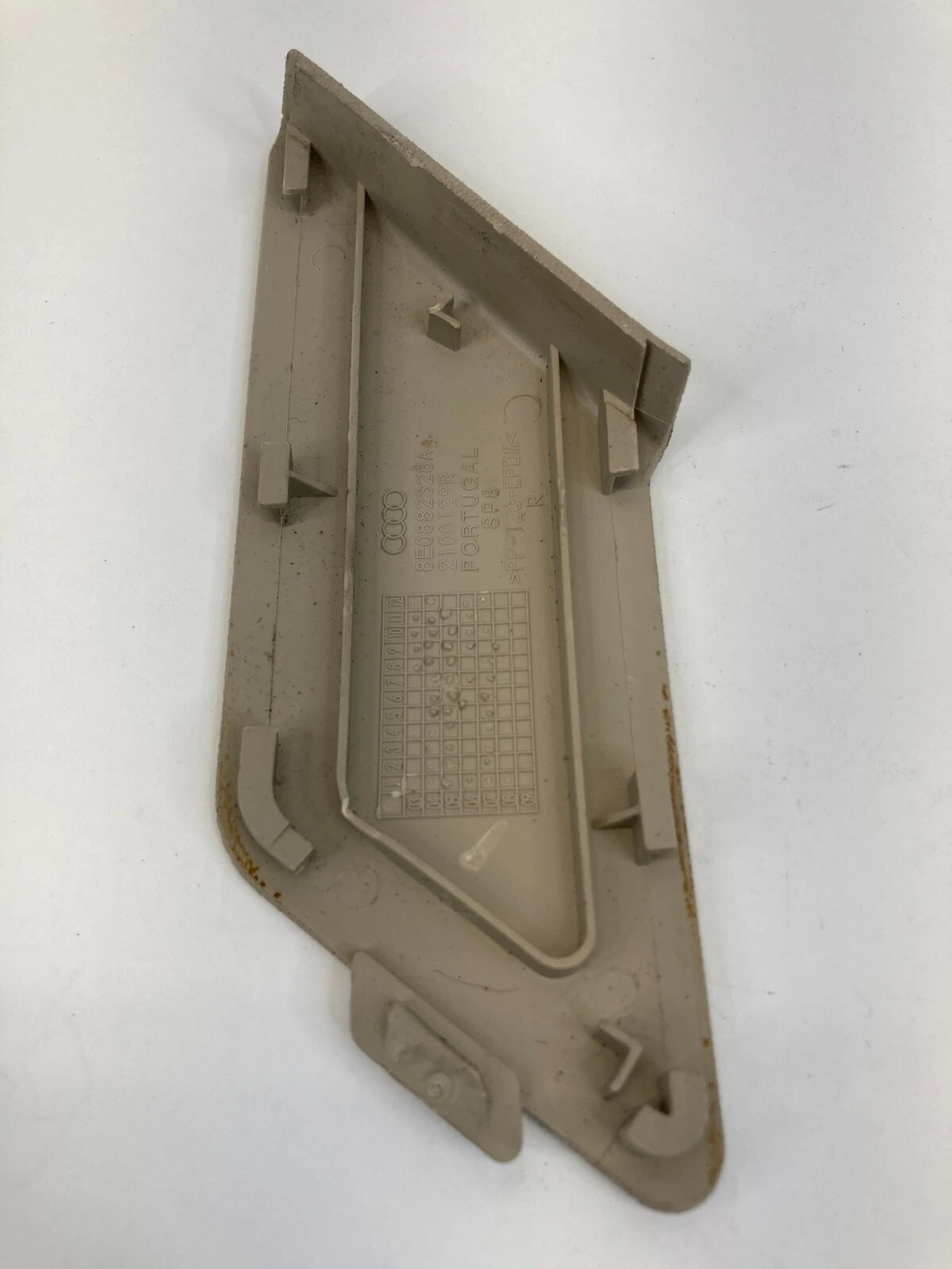 2006-2011 AUDI A6 FRONT RIGHT SEAT BELT TRACK CAP COVER TRIM 8E0-882-328A OEM