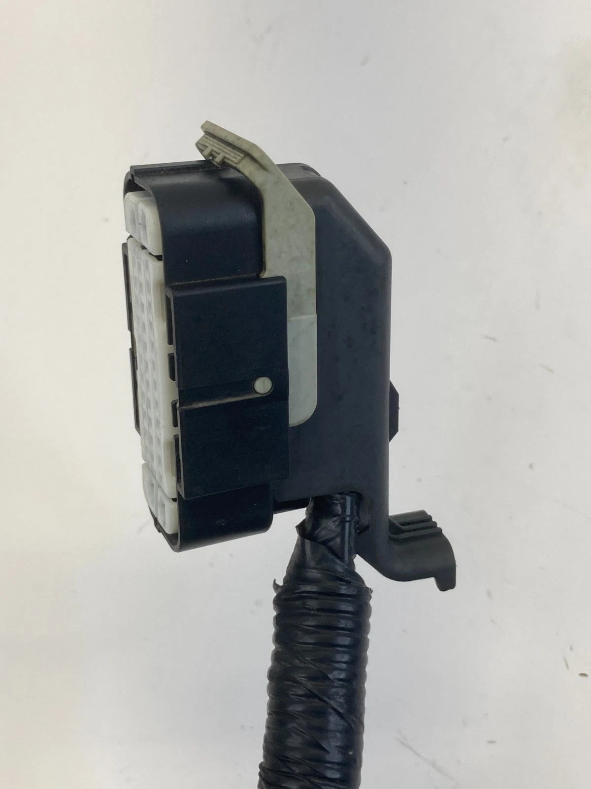 2010-2013 LINCOLN MKT 3.5L V6 AT ABS ANTI LOCK BRAKE PUMP PLUG PIGTAIL CONNECTOR