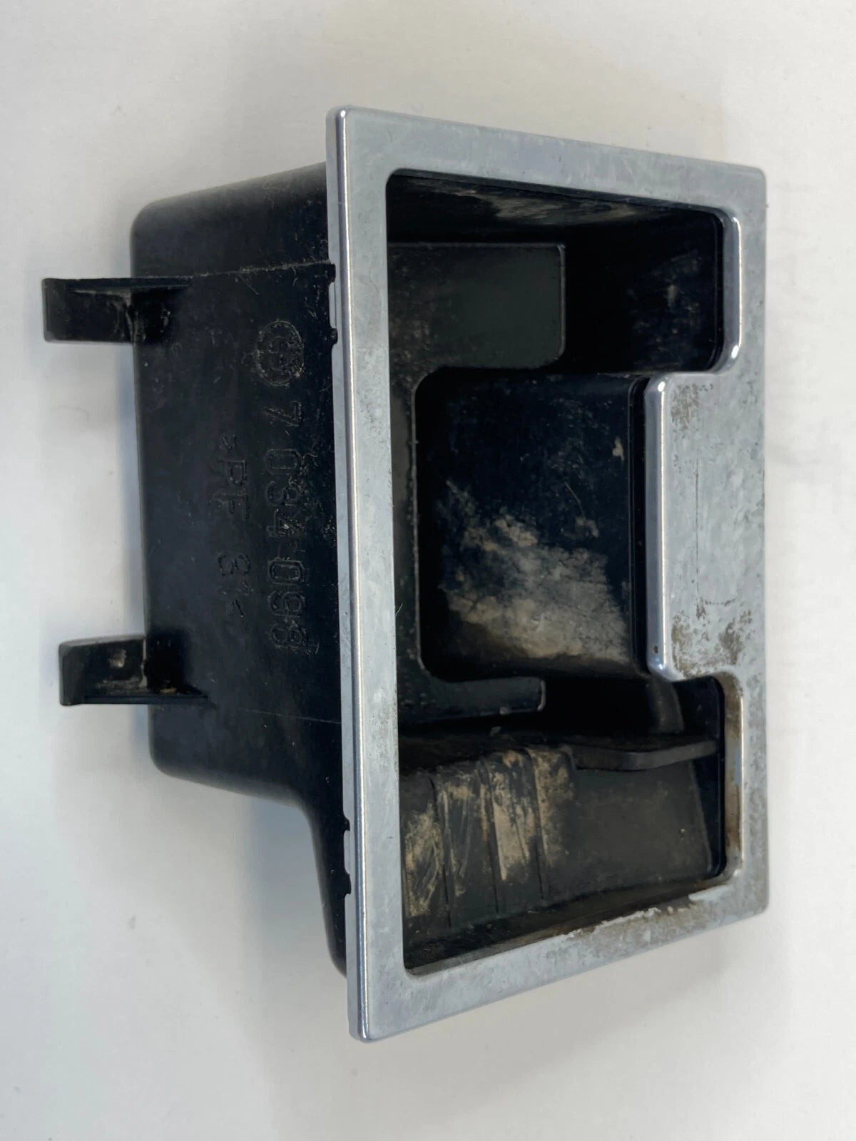 2004-2007 BMW 530I 525I FRONT CENTER CONSOLE ASHTRAY INSERT PANEL 7034098 OEM