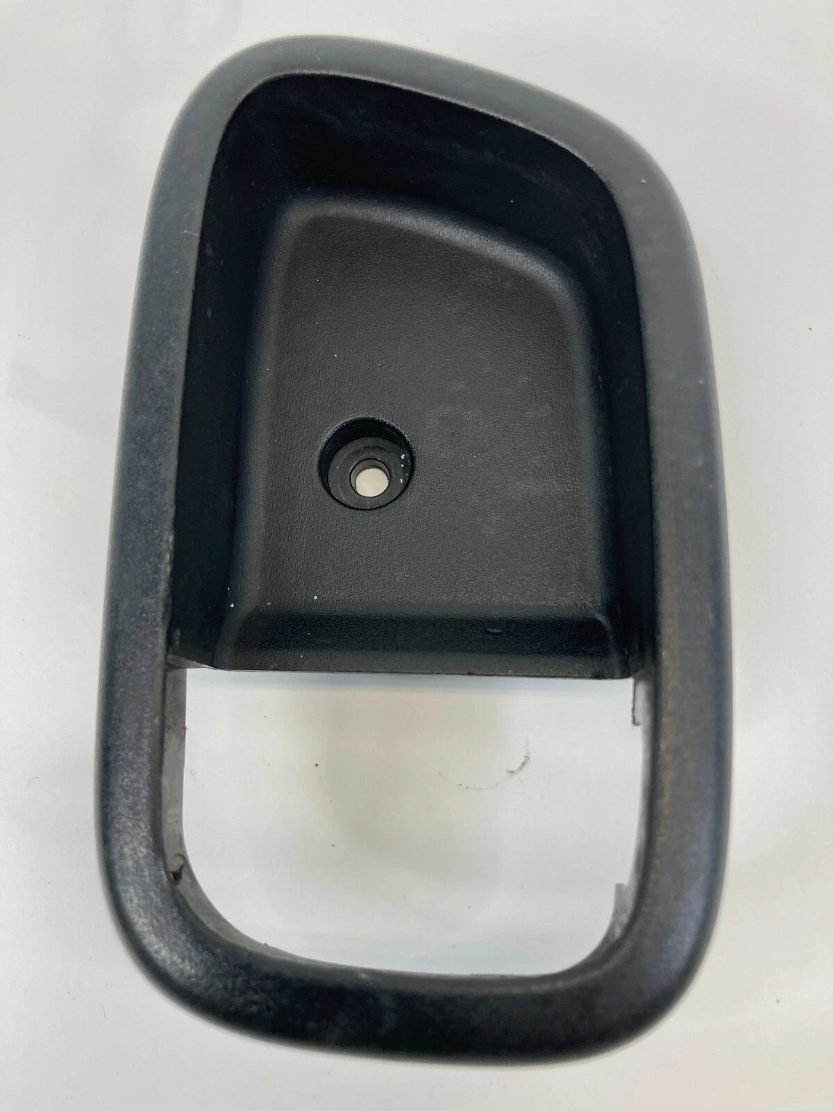 2006-2011 HYUNDAI ACCENT FRONT LEFT INTERIOR DOOR HANDLE COVER BEZEL TRIM