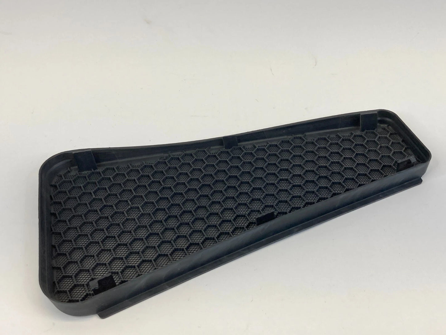2012-2018 FORD FOCUS FRONT RIGHT PASSENGER WINDSHIELD SCUTTLE GRILLE COVER OEM