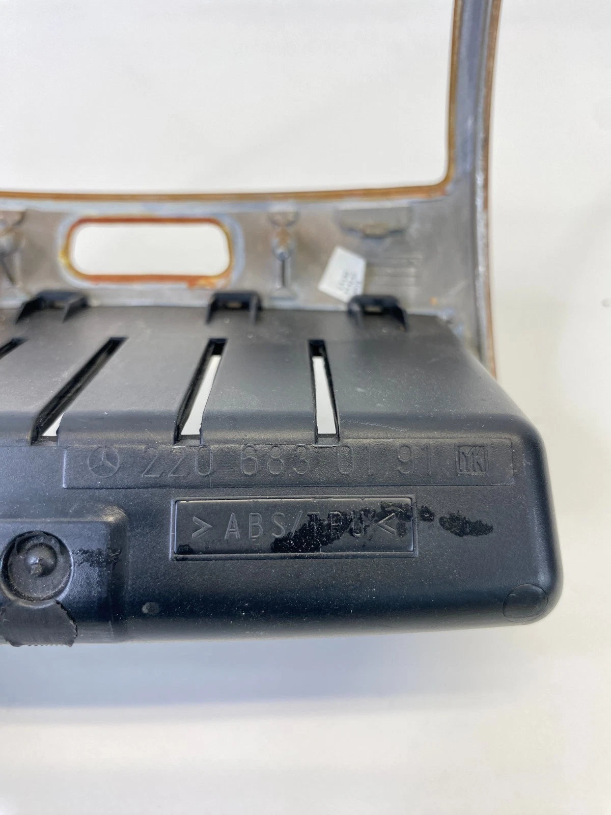 00-06 MERCEDES S430 W220 REAR CENTER CONSOLE AIR VENT STORAGE BOX 2206830191