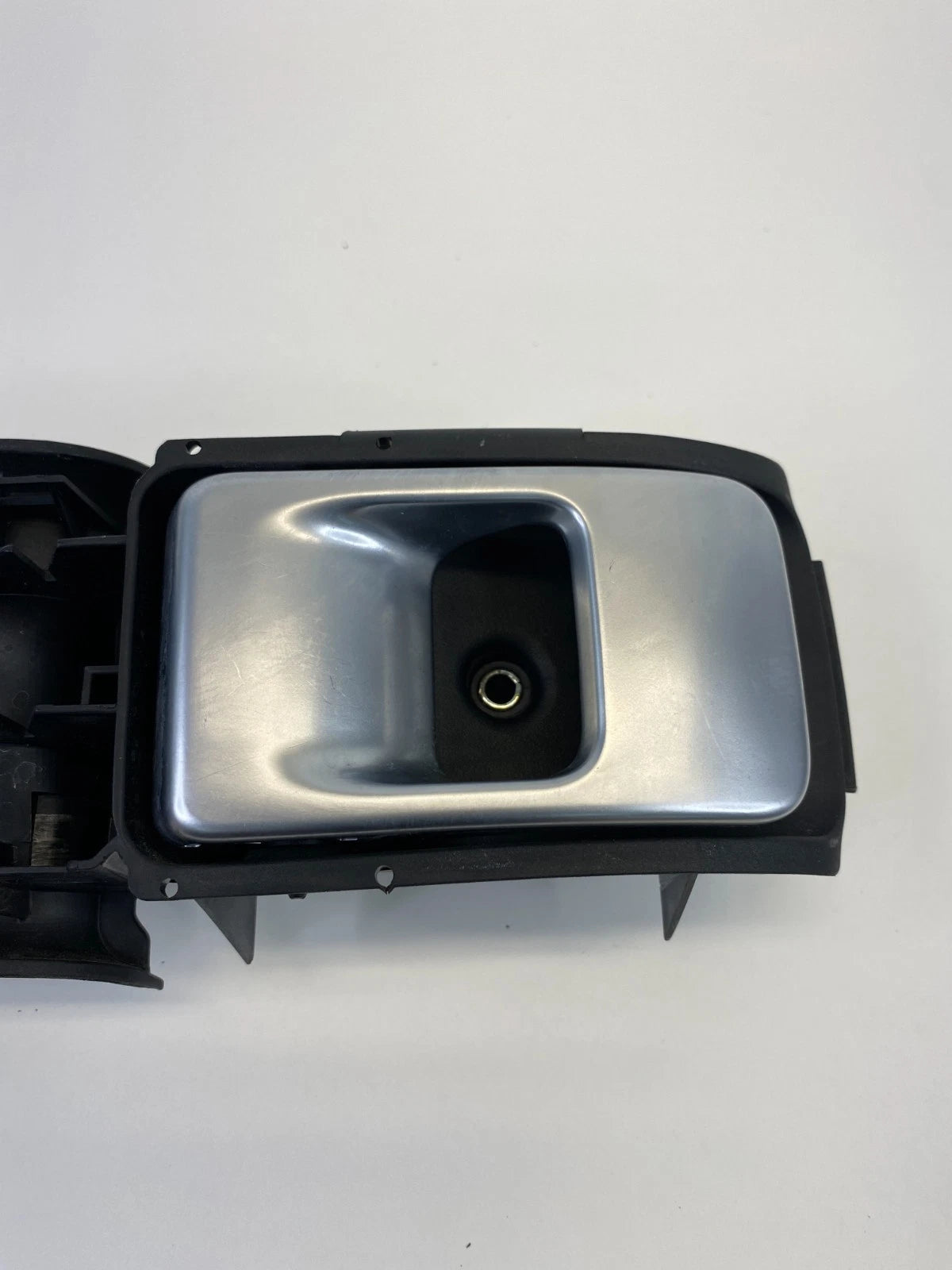 2003-2005 RANGE ROVER REAR LEFT DRIVER INSIDE INTERIOR DOOR HANDLE OEM 7026621