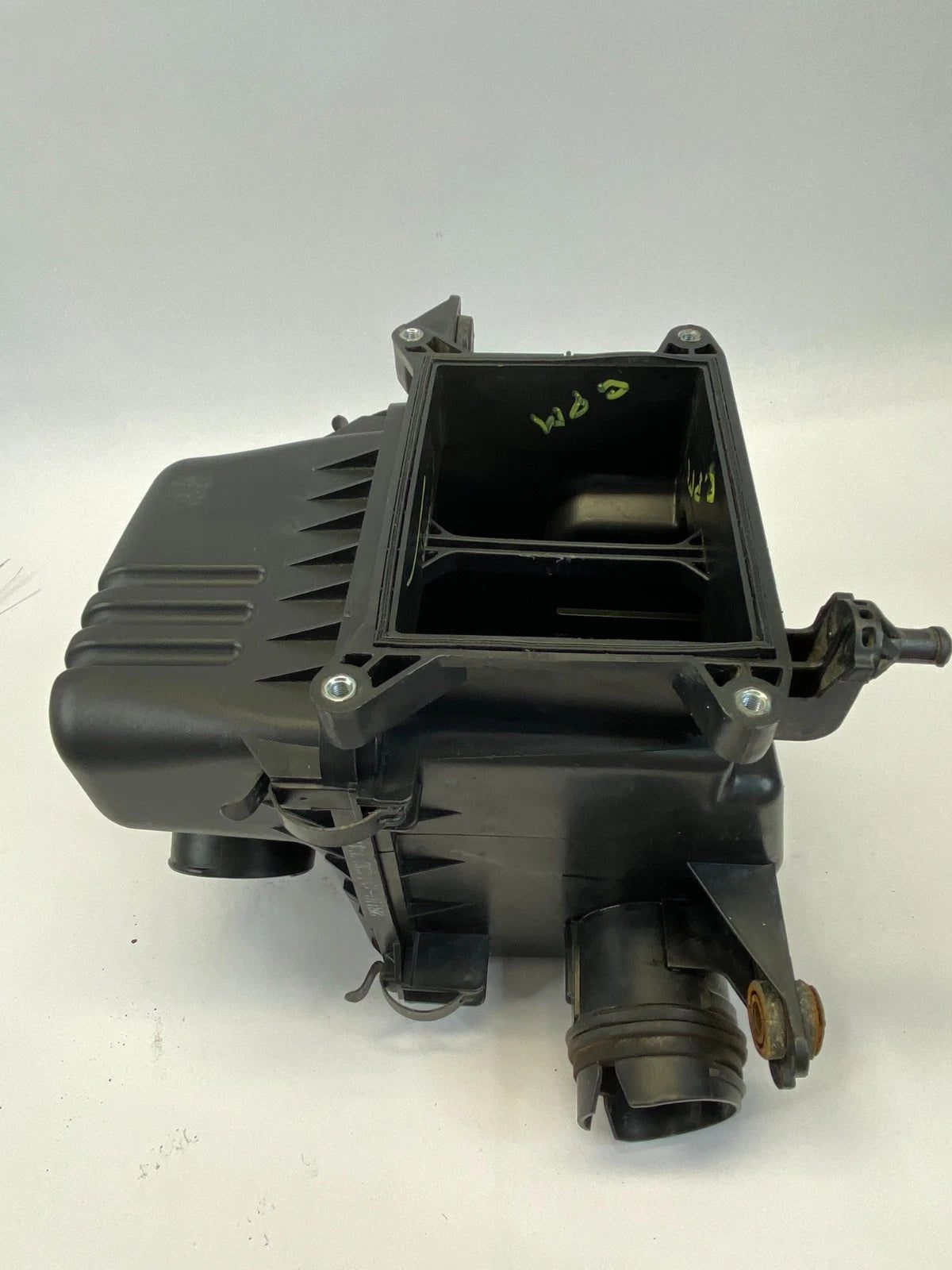 2010-2013 KIA FORTE 2.0L AIR CLEANER FILTER BOX HOUSING ASSEMBLY 28110-1M400