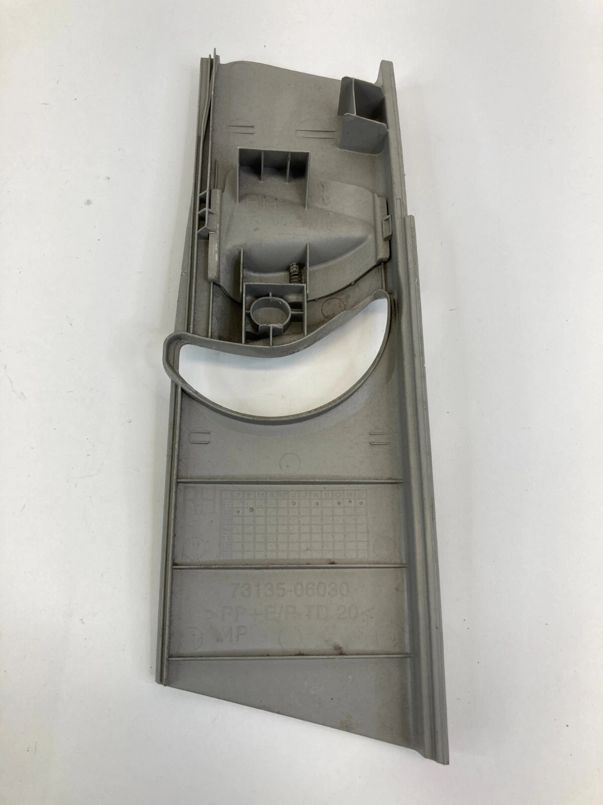 2009-2013 TOYOTA MATRIX RIGHT UPPER CENTER PILLAR B TRIM COVER 73135-06030 OEM