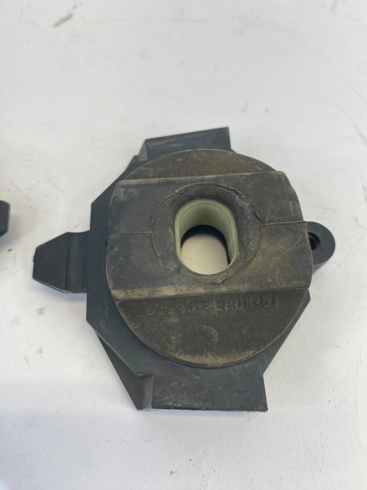 2007-2014 CHRYSLER 200 RADIATOR UPPER ISOLATOR SUPPORT 05058136AB OEM