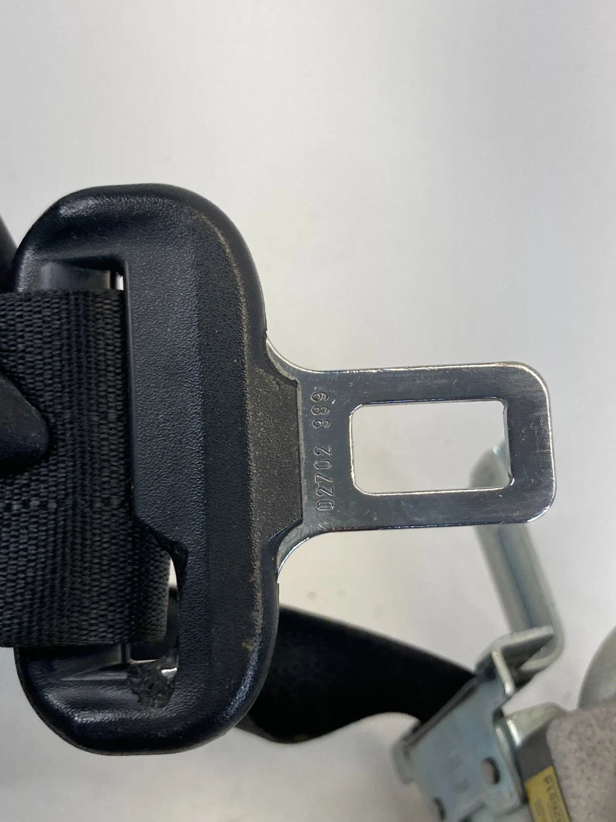 2011-2013 DODGE DURANGO FRONT RIGHT PASSENGER SIDE SEAT BELT RETRACTOR ASSY OEM