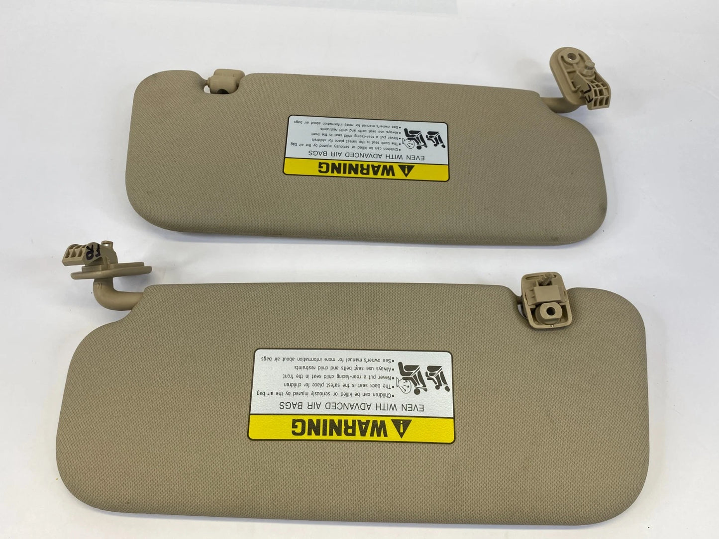 14-17 HYUNDAI ACCENT SUNVISOR SUN VISORS SHADE PAIR SET LH RH TAN W/ MIRROR OEM
