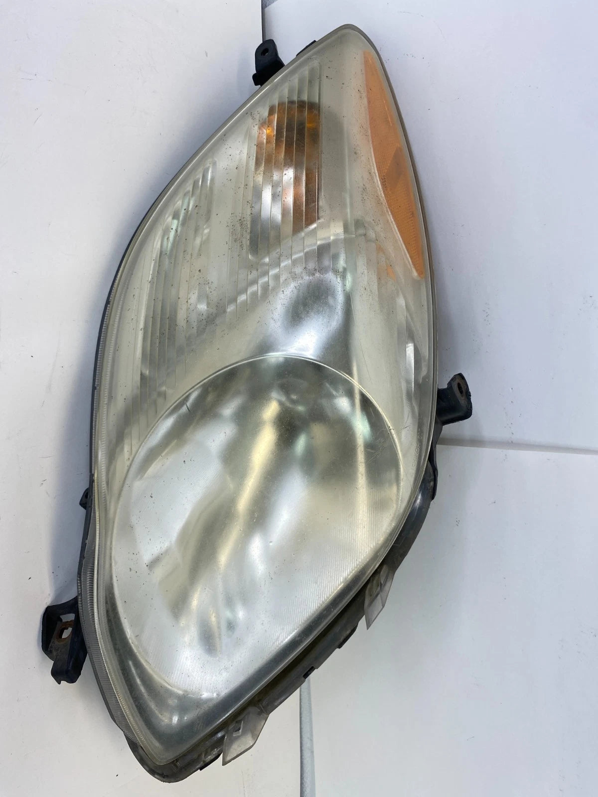 2009-2011 TOYOTA YARIS HATCHBACK FRONT LEFT DRIVER SIDE HEADLIGHT HEAD LAMP OEM