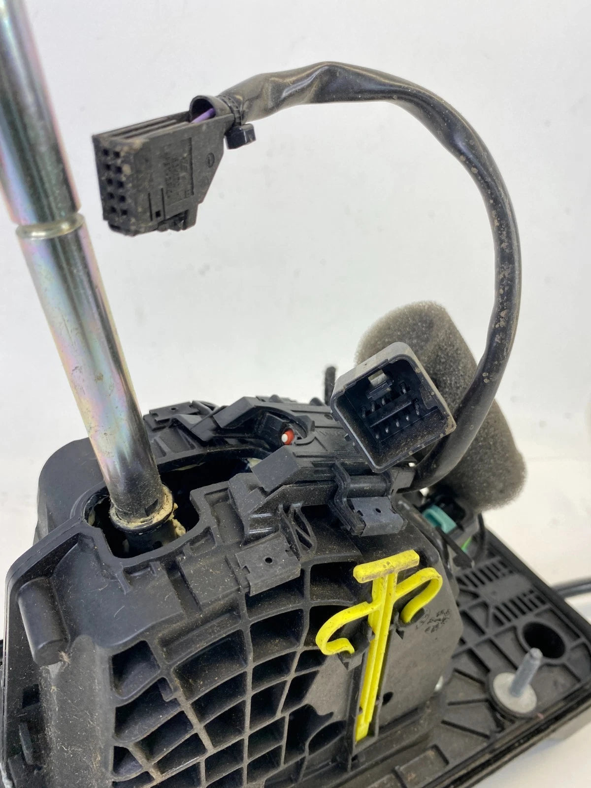 2000 00 AUDI A6 QUATTRO AUTOMATIC FLOOR GEAR SHIFTER LEVER 5Q0713128A OEM