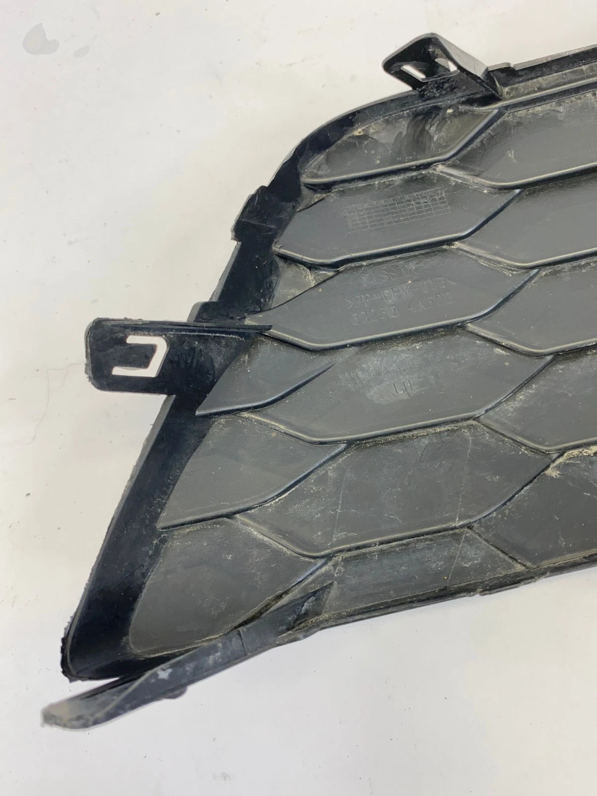 16-19 NISSAN SENTRA FRONT LEFT SIDE FOG LIGHT LAMP GRILLE COVER 62257-4AF0B OEM