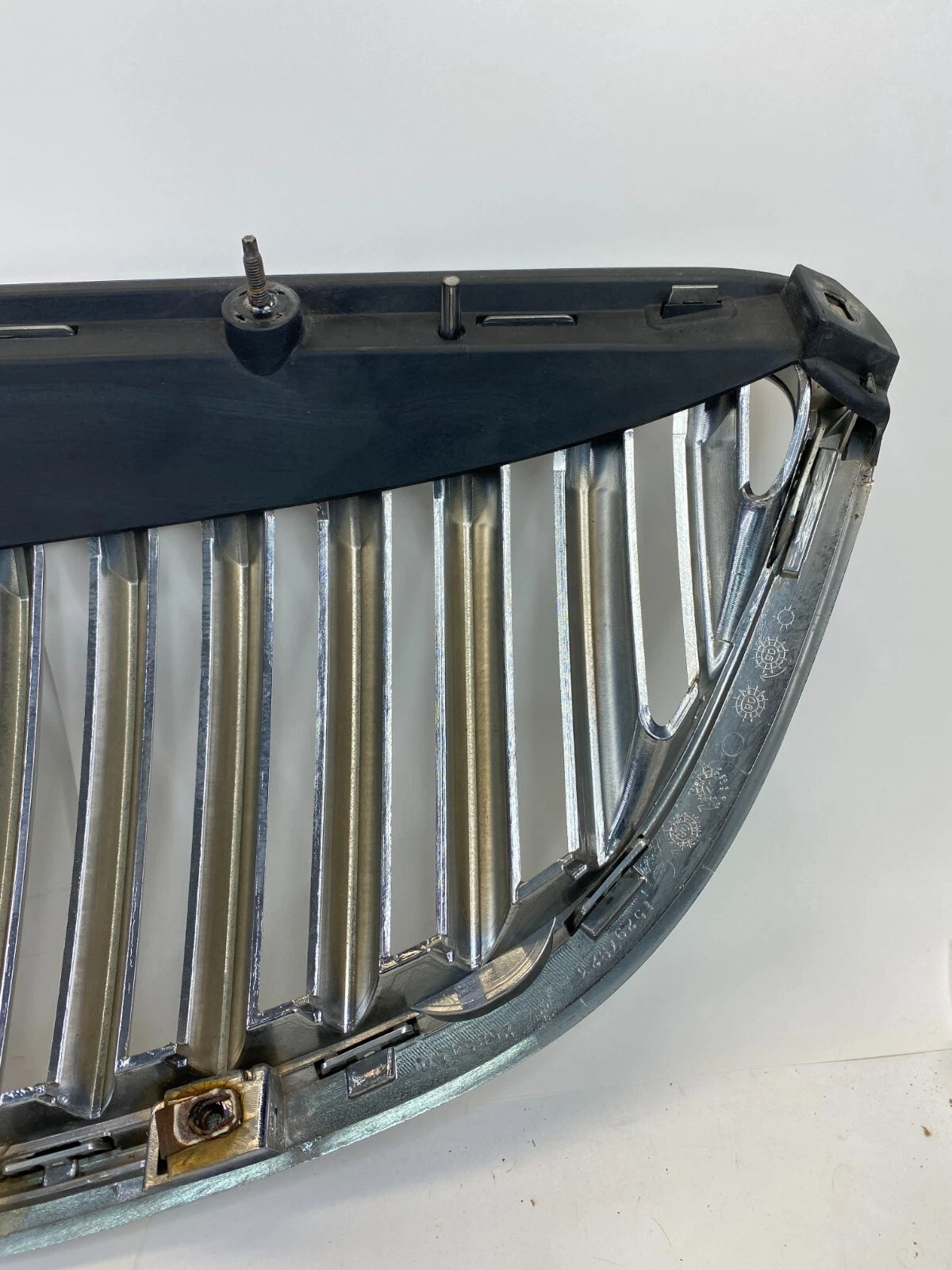 2008-2012 BUICK ENCLAVE FRONT BUMPER CENTER GRILL GRILLE ASSEMBLY 15297923 OEM