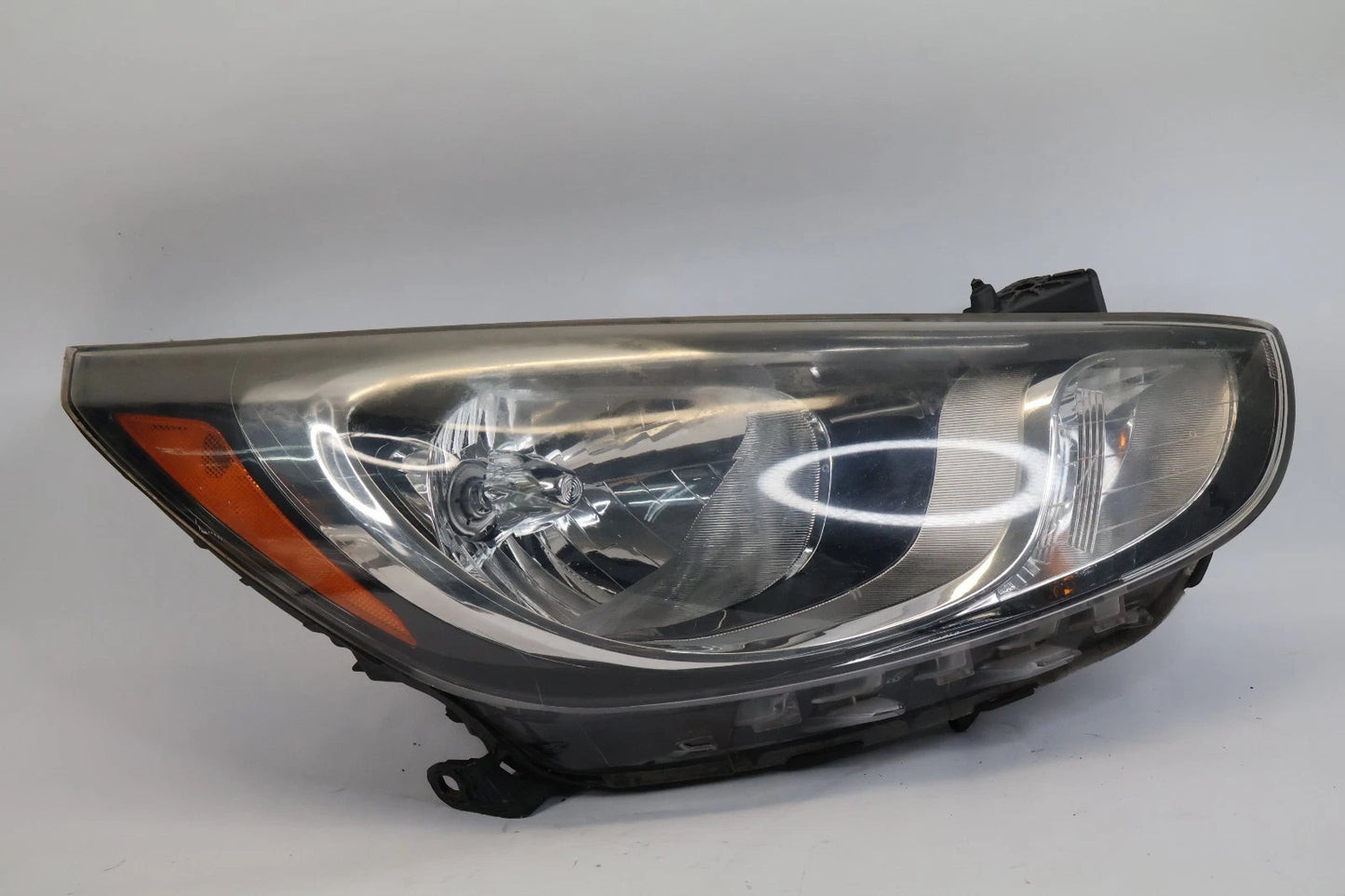 2012-2014 HYUNDAI ACCENT FRONT RIGHT HEADLIGHT HEADLAMP HALOGEN OEM FACTORY
