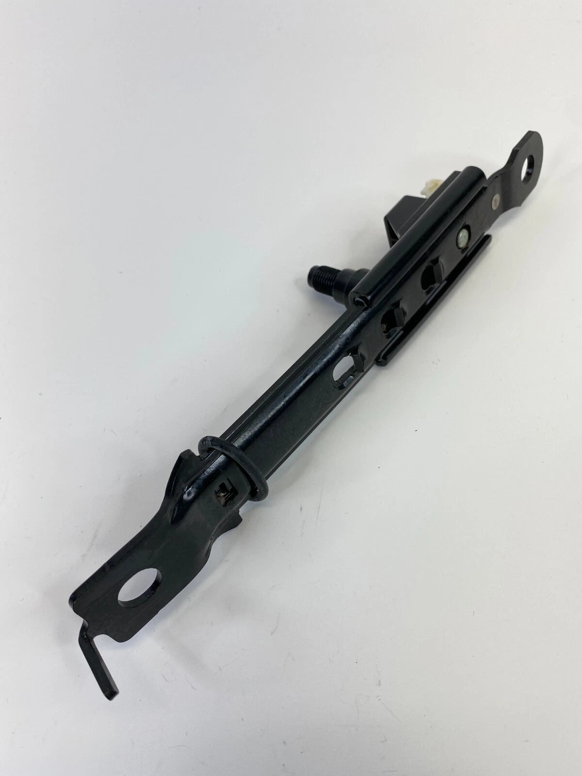 2007-2009 HYUNDAI SANTA FE LEFT DRIVER SIDE SEAT BELT HEIGHT ADJUSTER OEM