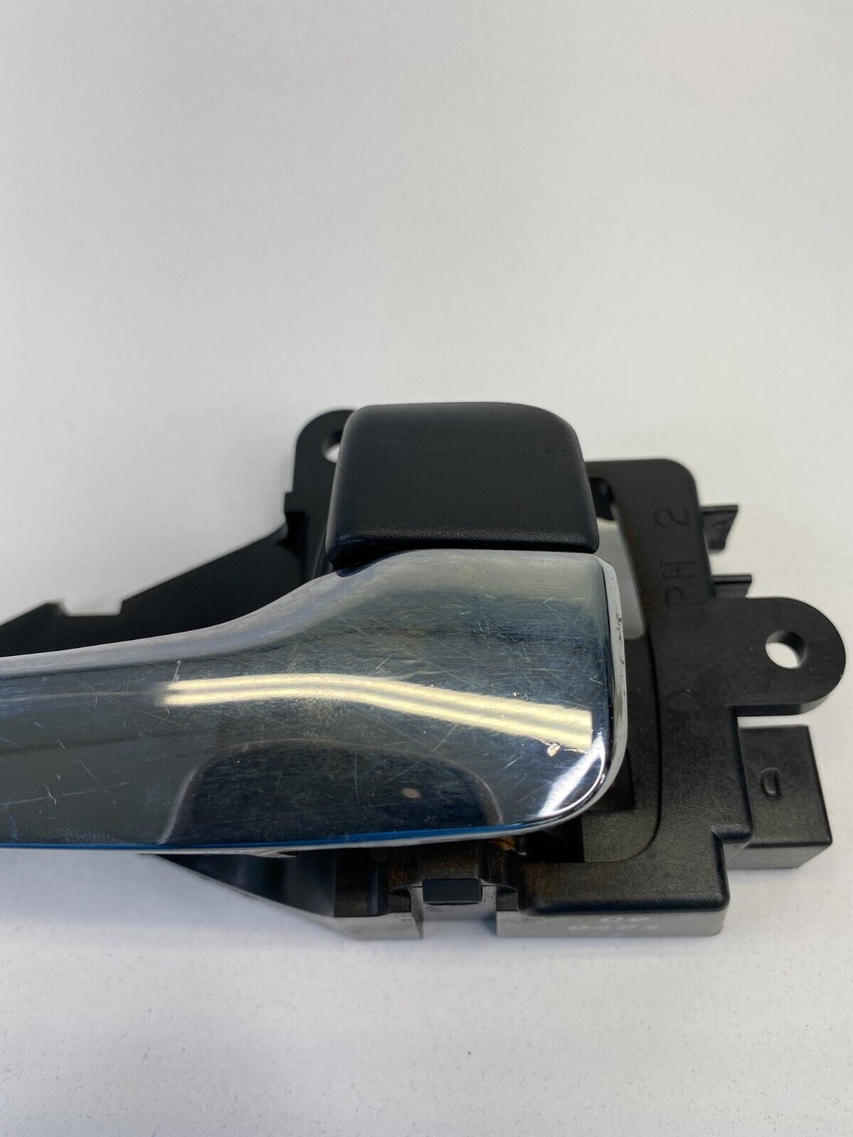 2007-2013 Mitsubishi Outlander 4-DR Front Right Side Interior Door Handle Assy