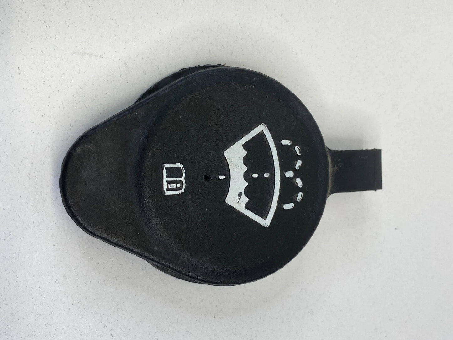 2008-2012 CHEVROLET MALIBU WINDSHIELD WASHER FLUID RESERVOIR TANK CAP COVER OEM