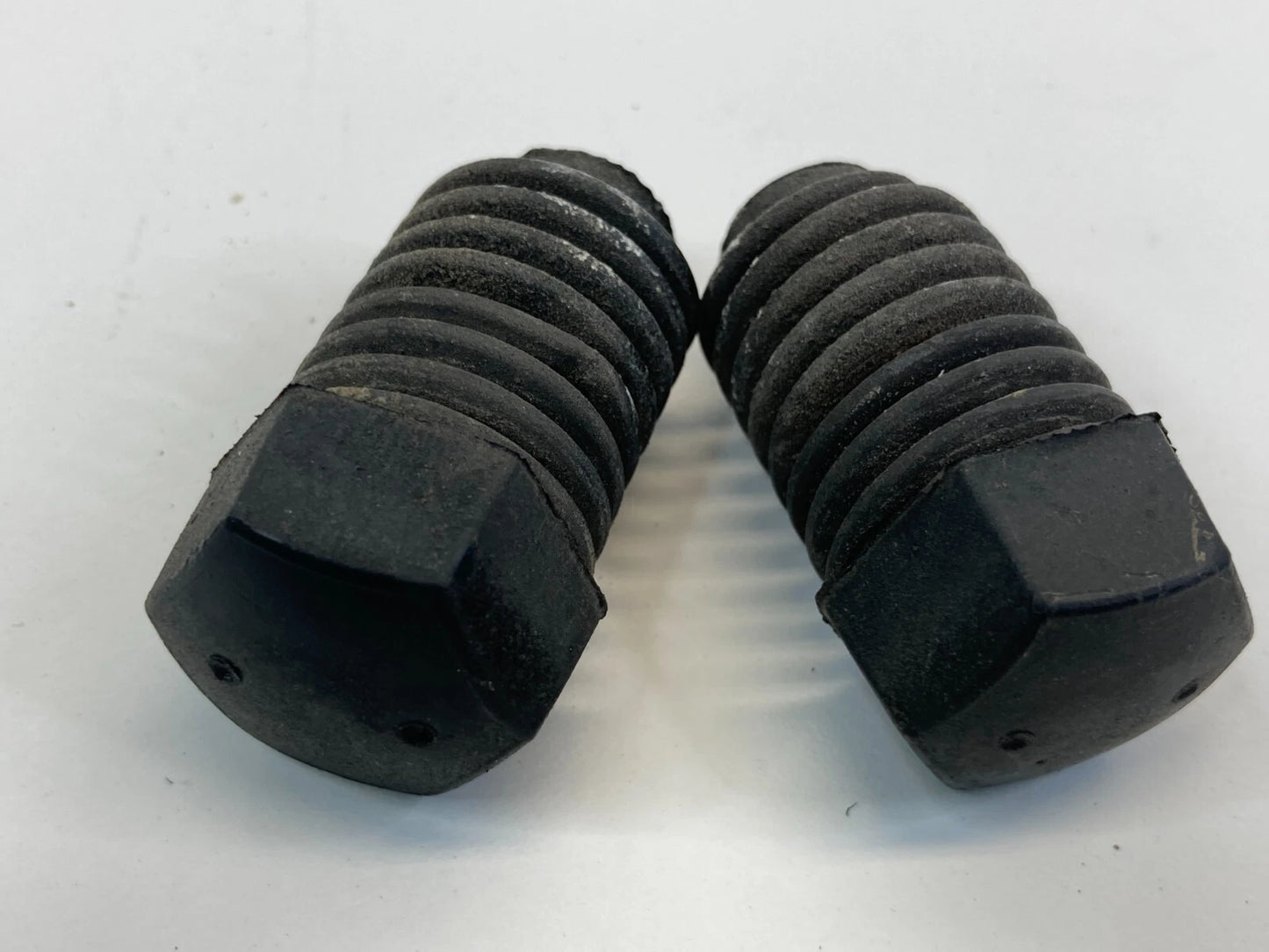05 06 07 08 09 10 PONTIAC G6 SEDAN FRONT HOOD BUMPER RUBBER ADJUST PAIR SET OEM