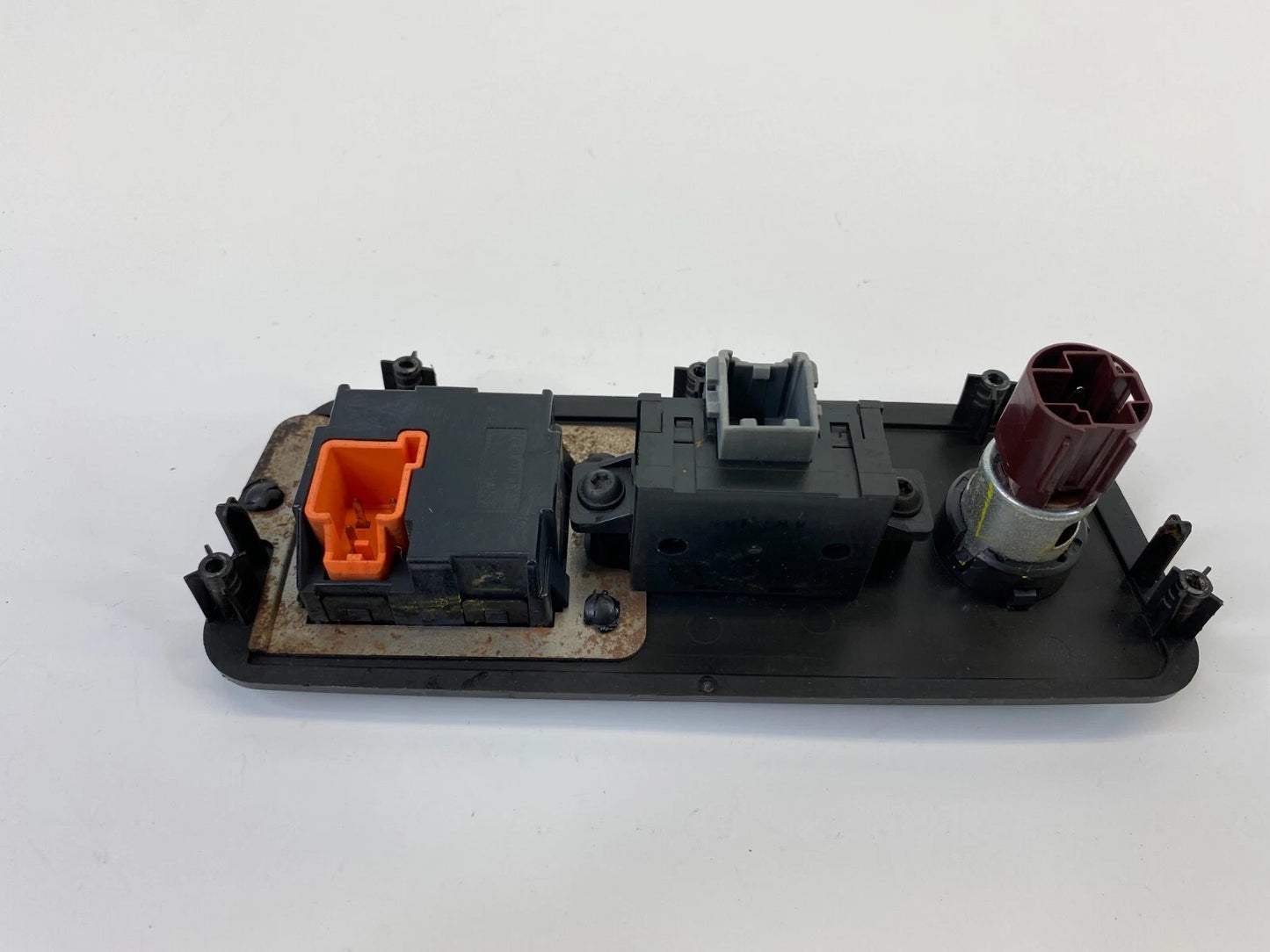 09 10 CHEVROLET TRAVERSE REAR CONSOLE AUDIO VIDEO IMPUT PLUG POWER POWER PORT