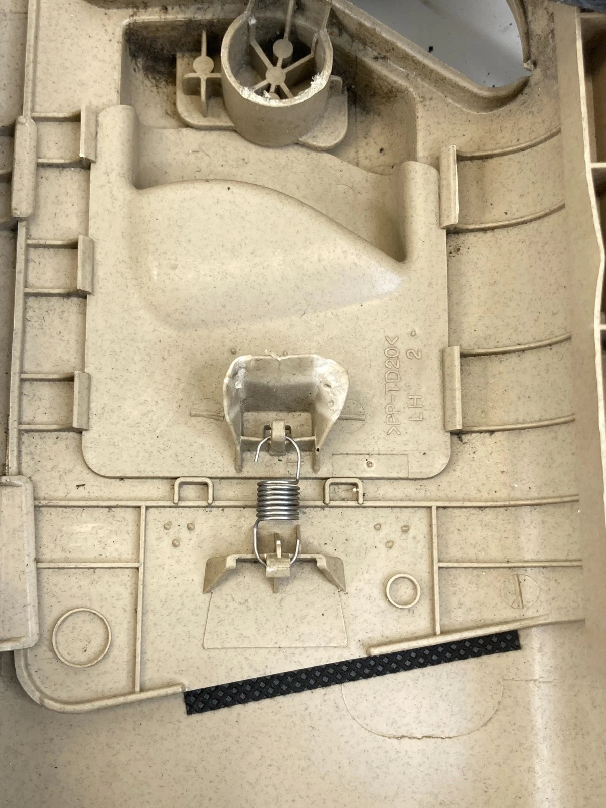 2012-2017 HYUNDAI ACCENT FRONT LEFT DRIVER SEAT BELT RETRACTOR FR LH 88870-1R600